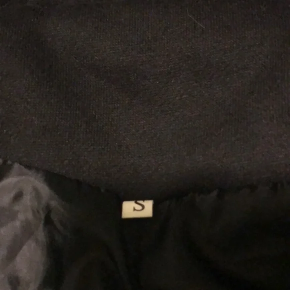 Warm zip up jacket in black with hoodie - Picture 3 of 8